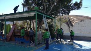 Alumnos del Programa T'Avalem desarrollan un proyecto de jardinería en el Centro Ocupacional El Maestrat