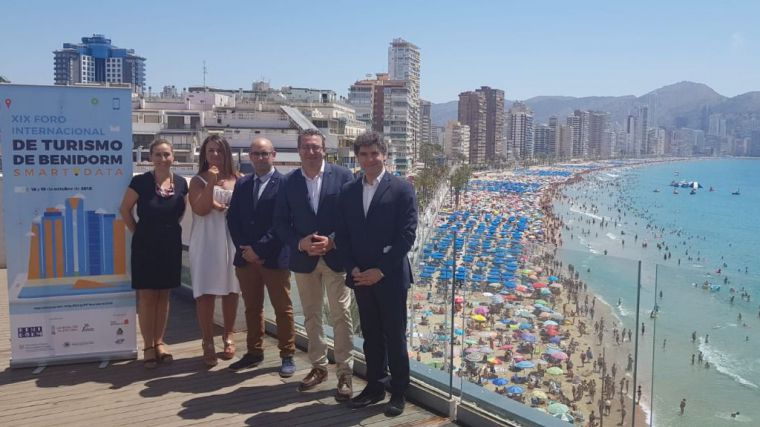 Colomer apuesta por el liderazgo en innovación y tecnologías turísticas en la presentación del Foro Internacional de Turismo de Benidorm