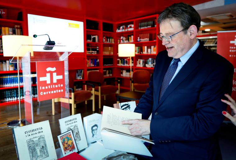 La Generalitat realiza una donación de libros valencianos al Instituto Cervantes de Bruselas
