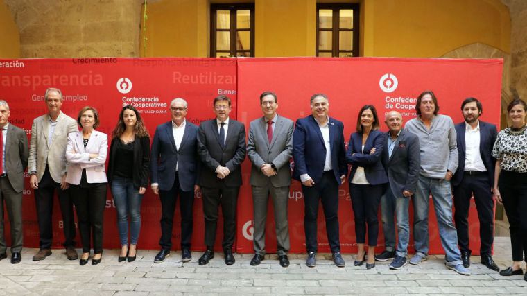 Ximo Puig pone en valor el cooperativismo valenciano moderno y consolidado con raíces en el territorio