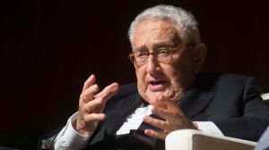 ¿Regresa Kissinger?