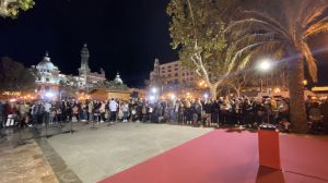 València ya luce su tradicional decoración navideña