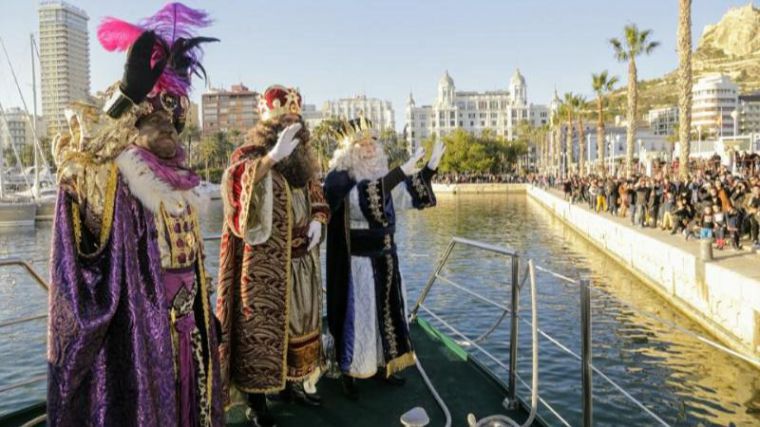 Alicante celebra el éxito de la Cabalgata de los Reyes Magos más multitudinaria