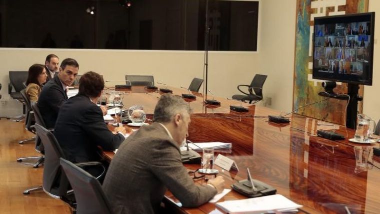Sánchez anuncia a los presidentes autonómicos la prórroga del estado de alarma durante otros 15 días