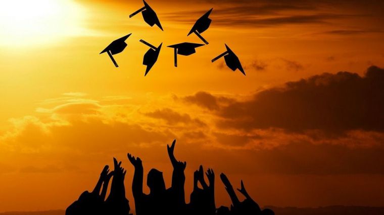 Profesionales y expertos, por favor devuelvan los títulos y... diplomas