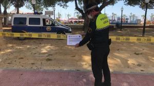 Alicante refuerza con carteles el cierre de los parques y juegos infantiles