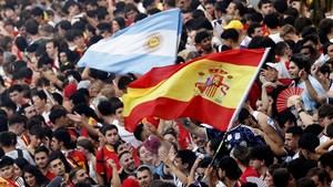 30,000 personas celebran el segundo título mundial de España en la plaza de L’Ajuntament
