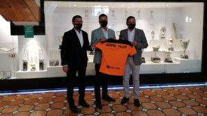 El Ayuntamiento y el Valencia CF suman esfuerzos para dar apoyo al sector fallero