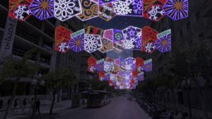 Alicante se va a iluminar esta Navidad con 780 arcos y guirnaldas