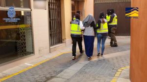 La Policía detiene en Valencia a una joven española que planeaba viajar a Siria para unirse a DAESH