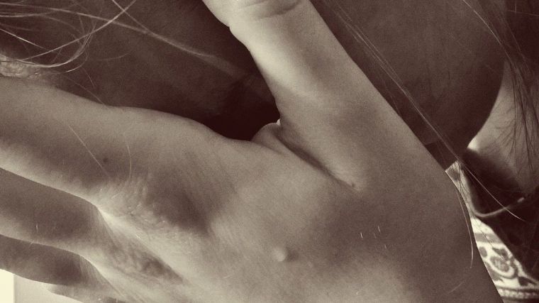 Abusó sexualmente de la hija menor de edad de una compañera de trabajo en Valencia