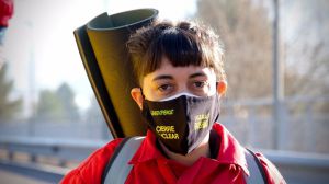 Activistas de Greenpeace cierran el acceso de la central nuclear de Cofrentes en Valencia
