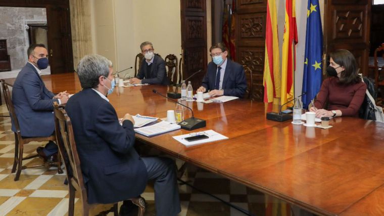 Puig destaca que los puertos de la Comunitat Valenciana son un 'potente motor económico'