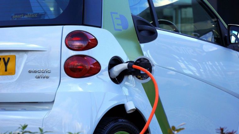 Ayudas de 7.000 euros para la adquisición de vehículos eléctricos y de 5.000 euros para los híbridos enchufables