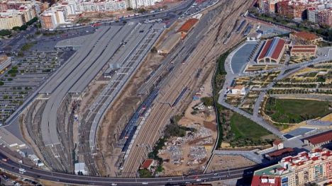 Valencia reivindica un corredor mediterráneo compatible con la protección de la huerta y la mejora de los Cercanías