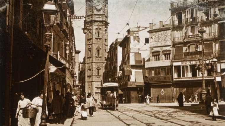 La Biblioteca Valenciana acepta la donación de placas de cristal fotográficas de la familia Castells Sales