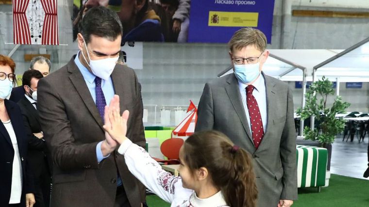 Pedro Sánchez visita el Centro de Recepción, Atención y Derivación de refugiados ucranianos en Alicante