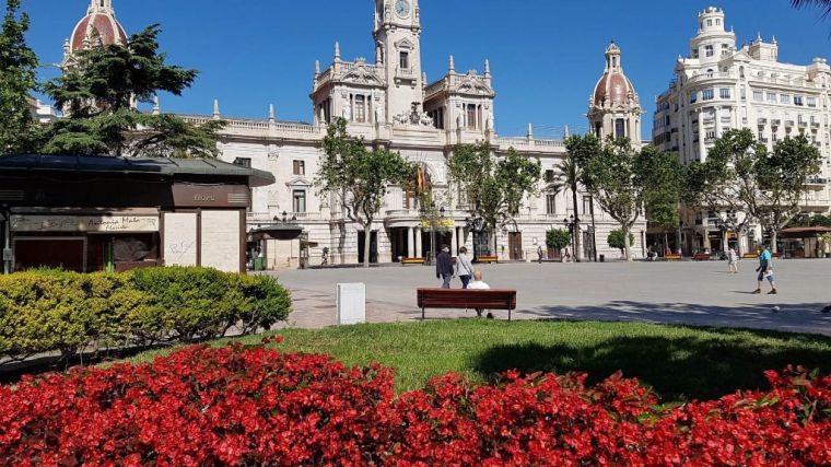 València acumula 8 meses de bajadas de las cifras de paro