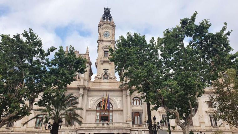 Valencia ajusta los termostatos a 27 grados y apaga los edificios municipales a las 22 horas
