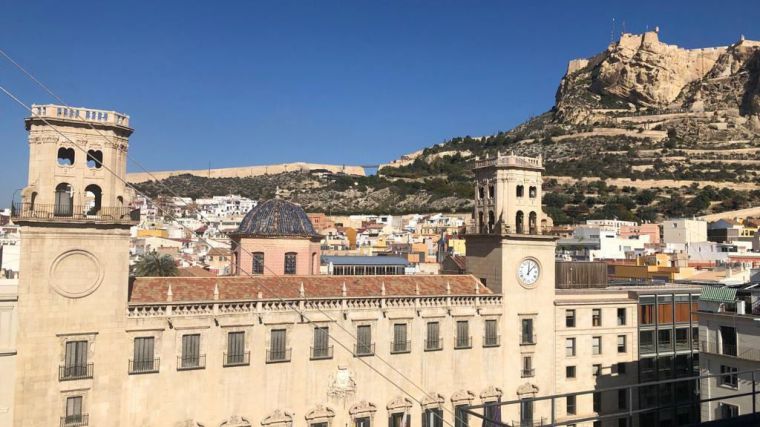 Las fiestas en los barrios de Alicante marcan el inicio de septiembre con dispositivos de tráfico