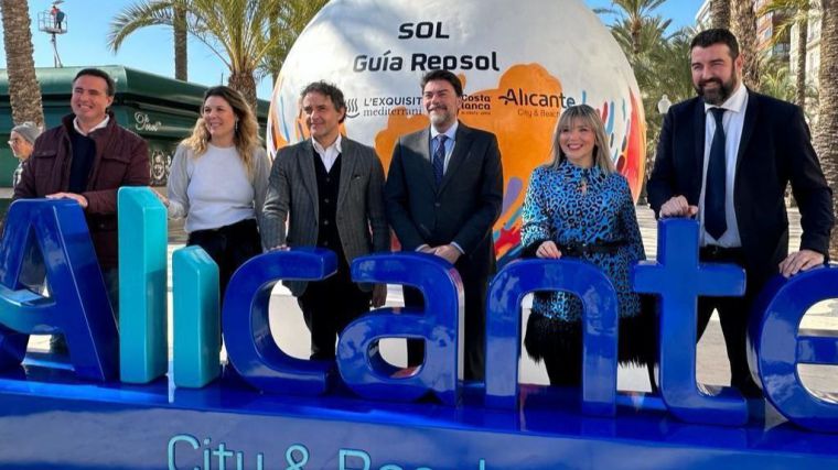 'Showcookings' y un arroz gigante en Alicante con motivo de la entrega de los Soles Guía Repsol