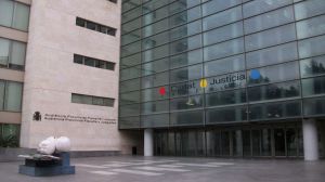 La Audiencia de Valencia condena a cinco acusados por captar a personas sin recursos para un trasplante ilegal de hígado