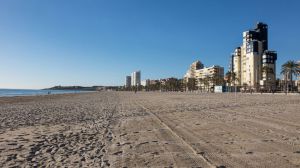 Cinco años y tres meses de prisión por violar a una mujer en Playa de San Juan de Alicante