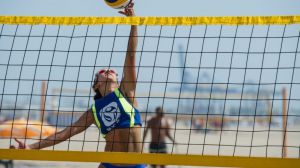 Las playas de Valencia acogen clases gratuitas de deportes en las horas de menor exposición solar