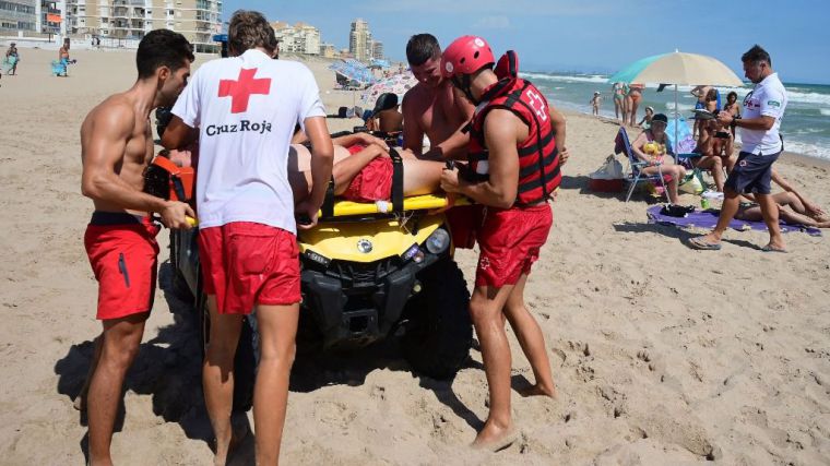 Simulacro de salvamento en la playa del Perellonet