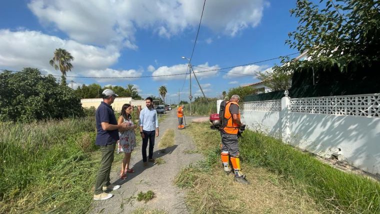 Castellón refuerza la limpieza de acequias y caminos en el Grao