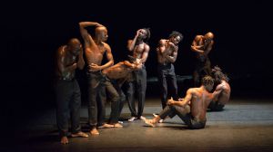 El latido rítmico de África resuena en Sagunt con 'Omma' de Josef Nadj