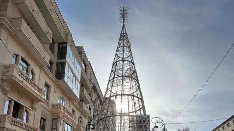 Alicante enciende la Navidad el viernes con 2.000 motivos decorativos y un gran árbol