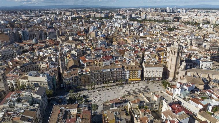 València baja el umbral de las 47.000 personas desempleadas, la mejor cifra en 15 años