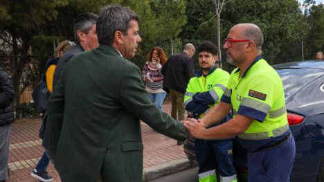 Incendio La Vila Joiosa: Mazón traslada el apoyo de la Generalitat para atender las necesidades de los afectados