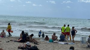 Alicante da inicio a la temporada alta en las playas con el servicio diario de socorrismo