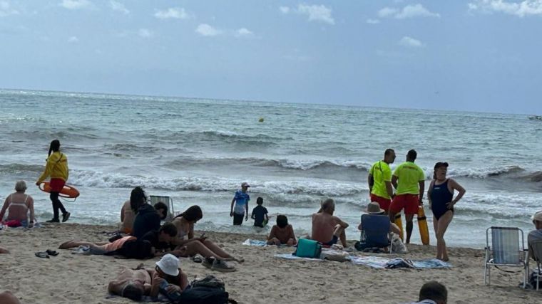 Alicante da inicio a la temporada alta en las playas con el servicio diario de socorrismo