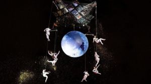La Gran Feria de València arranca con un gran espectáculo de danza aérea en la plaza del Ayuntamiento