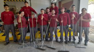 Alumnos de Castellón fabrican herramientas para los voluntarios que ayudan tras la DANA