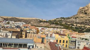 Alicante refuerza las inspecciones de pisos turísticos con la Policía de Barrio