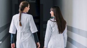 Estudio revela que las mujeres son más afectadas por prácticas médicas innecesarias en atención primaria
