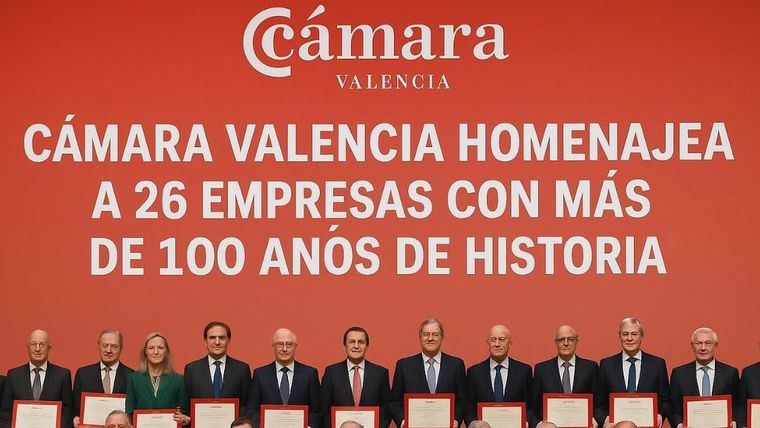 Cámara Valencia homenajea a 26 empresas con más de 100 años de historia