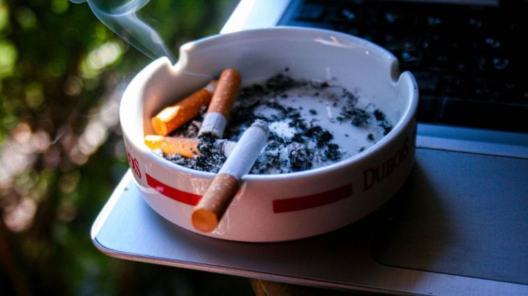 Sanidad ampliará los espacios sin humo en la nueva Ley del Tabaco