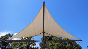El Ayuntamiento de Valencia planea instalar sombras en plazas para combatir el calor