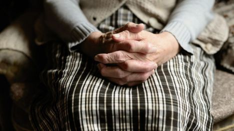 La Generalitat destina 750.000 euros a 87 entidades para apoyar a personas mayores y combatir la soledad