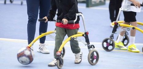 Iniciativa universitaria promueve el deporte adaptado para jóvenes con diversidad funcional