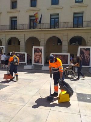 Alicante refuerza la limpieza de Semana Santa con 60 equipos y 89 trabajadores