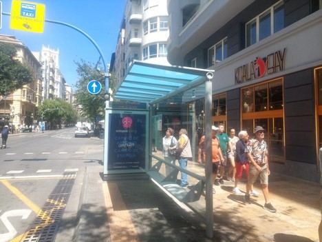 Alicante moderniza más de 250 paradas de autobús con nuevos paneles informativos