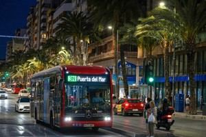 Alicante extiende horarios de autobuses nocturnos durante Semana Santa