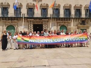 Alicante celebra el Día del Orgullo con un acto institucional en el Ayuntamiento