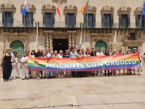 Alicante celebra el Día del Orgullo con un acto institucional en el Ayuntamiento